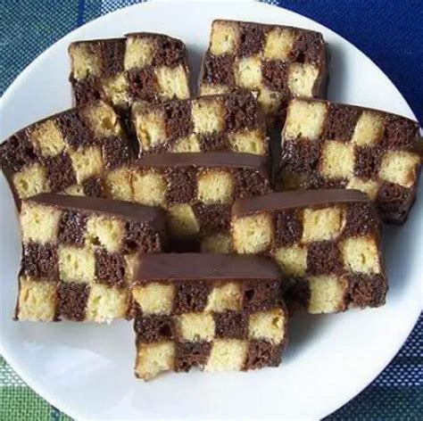 Elkészült sakk szelet sütemény