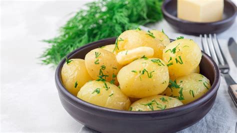 Lágyra főtt burgonya a levesben