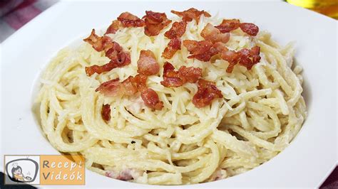 Tálalt tejföles baconös sajtos spagetti