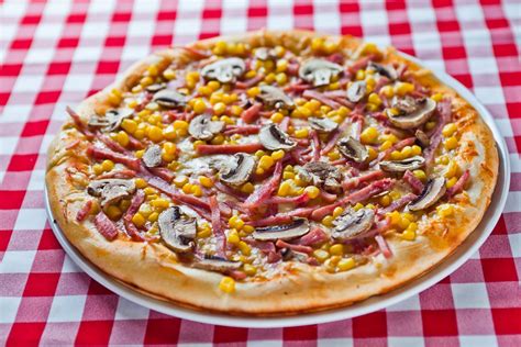 sonkás-gombás pizza