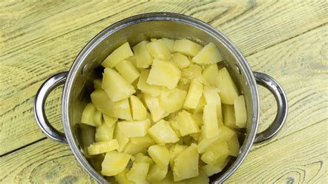 főtt krumpli áttörése lángos tésztához