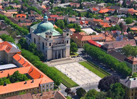 A váci székesegyház környezete a korabeli Dunaparttal