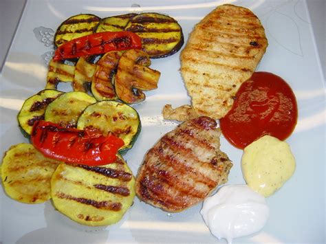 Grillezett húsok és zöldségek