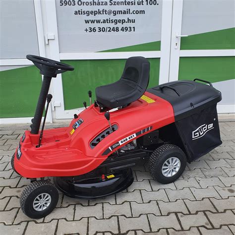 Fűnyíró traktor