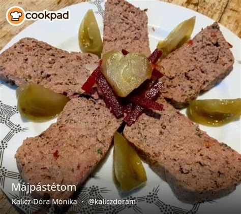 Májpástétom tálalása friss zöldségekkel