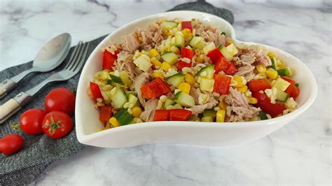 Tonhalas bulgur saláta zöldségekkel