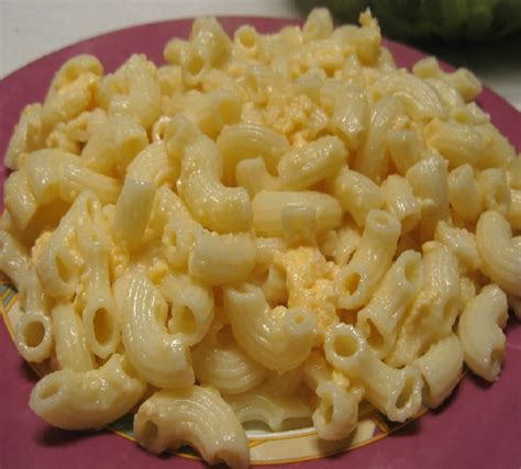 Frissen főtt spagetti tészta tálalva