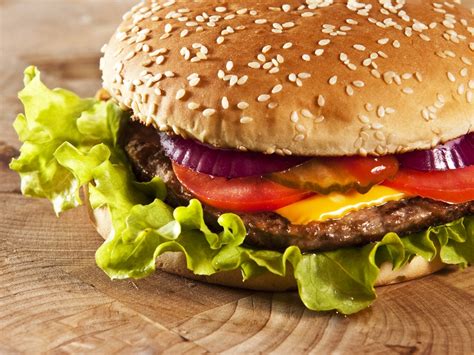 budapesti kézműves hamburgerek látványos tálalása