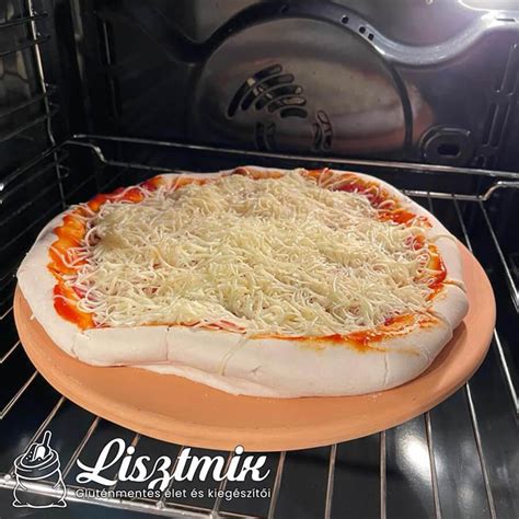 Pizza sütőpapíron, pizzakövön