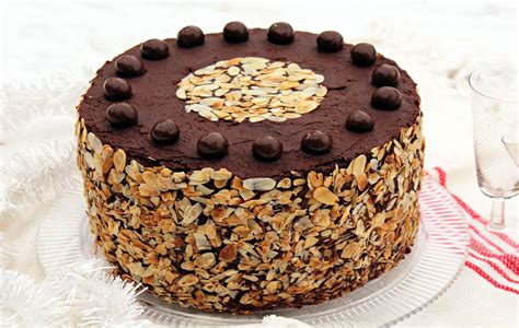 díszített kávékrémes torta felülről