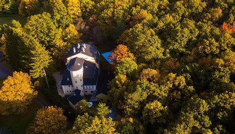 A Natur Hotel Kövestető elhelyezkedése a Mecsek erdei környezetében