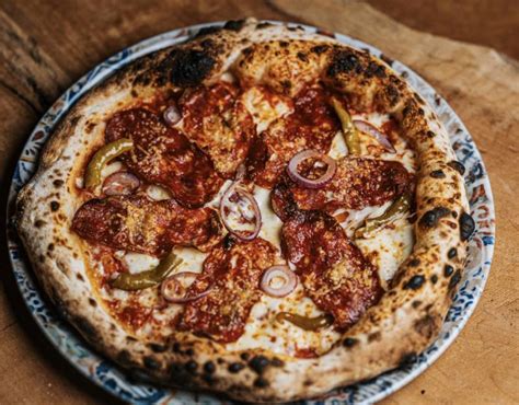 Különféle pizzák felülnézetből