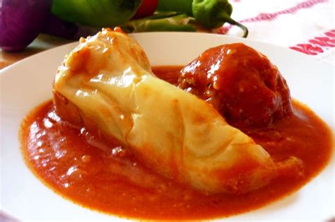 Töltött paprika albán stílusban