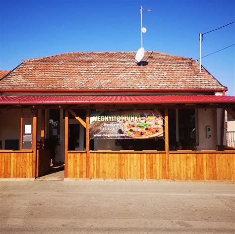A Megálló Étterem és Pizzéria külső látképe Sándorfalván
