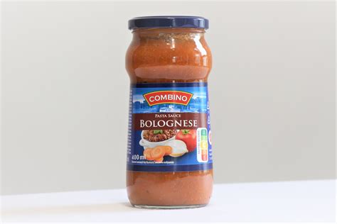 Fűszerek és paradicsom a bolognai ragúhoz