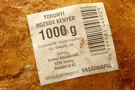 Toronyi kenyér tányéron