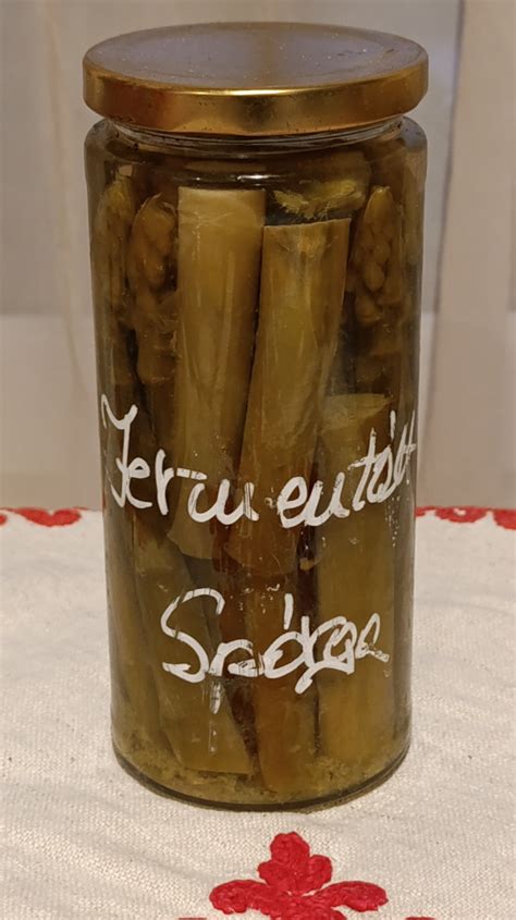 fermentált spárga üvegben