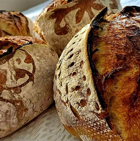 Kézműves kenyér sütés közben