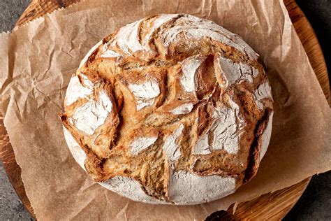 Hagyományos kenyér tészta dagasztása