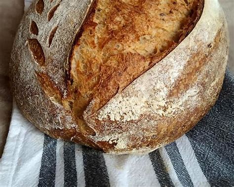 Friss kovászos kenyér