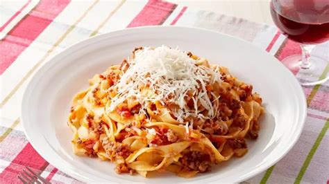 tálalt bolognai spagetti házi tésztával