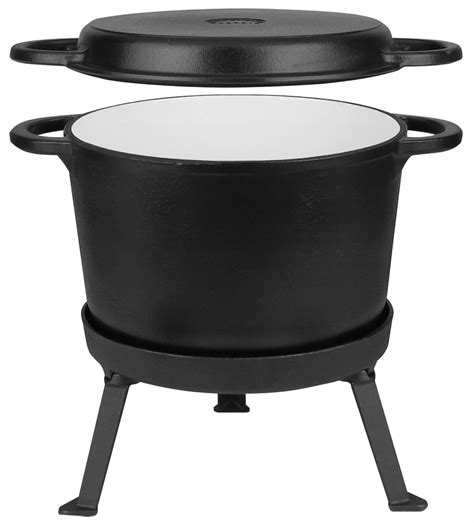 Kültéri grill különféle öntöttvas kiegészítőkkel
