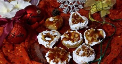 Mézeskalács csillagok dióval és mandulával díszítve