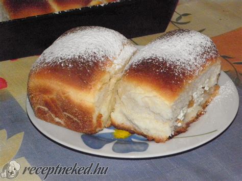 Túrós bukta porcukorral meghintve