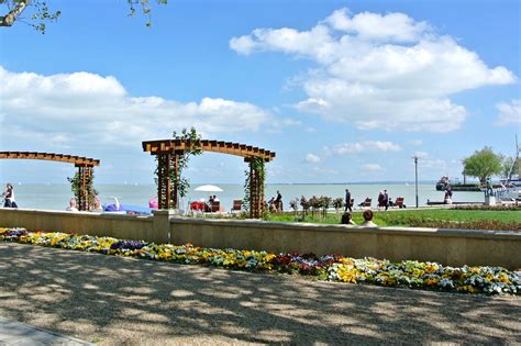 Balatonfüred panorámája a Tagore sétányról