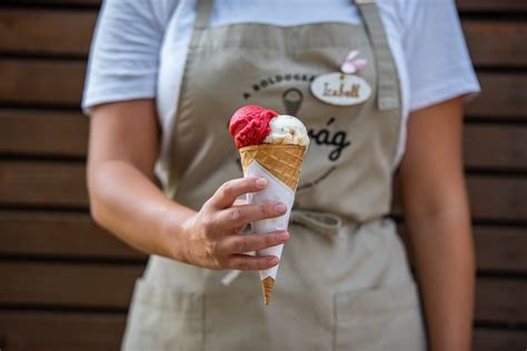 Kézműves fagylaltok és azok ízléses tálalása