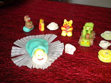Színes fondant figurák