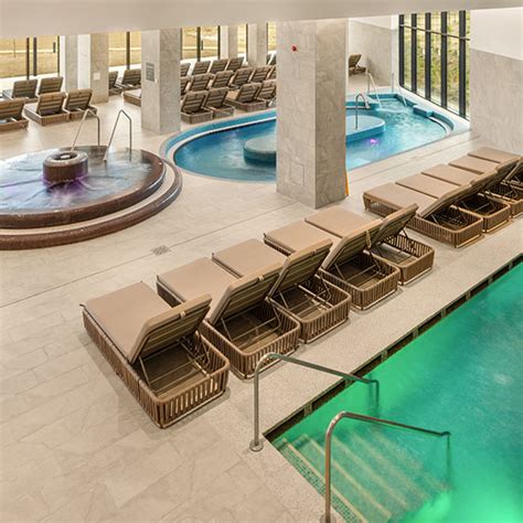 Wellness részleg jacuzzival és szaunákkal