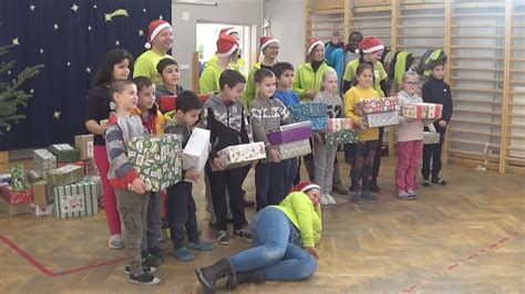 karácsonyi ajándékosztás