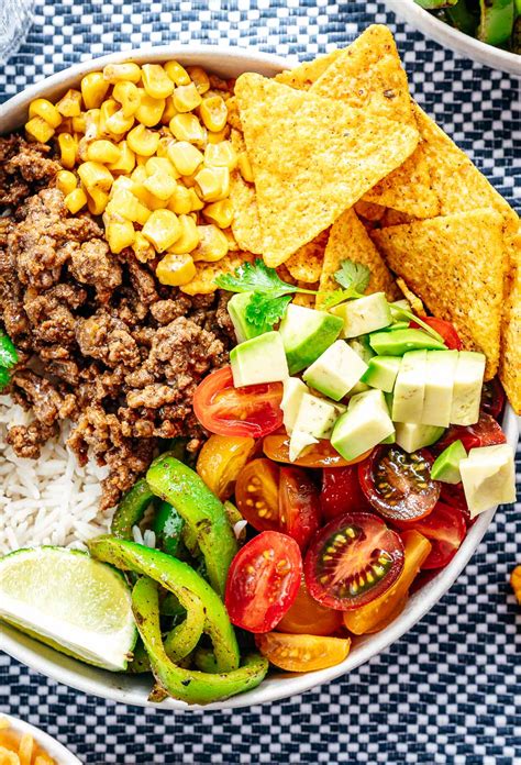 Taco tál különböző feltétekkel