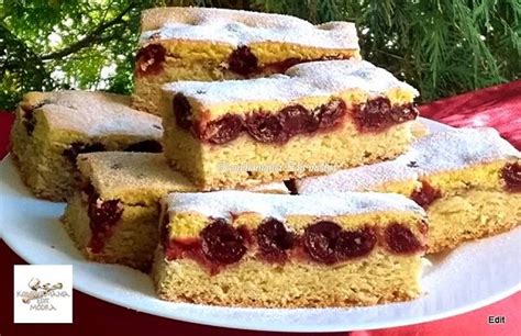 Készre sült meggyes piskótás linzer szeletek