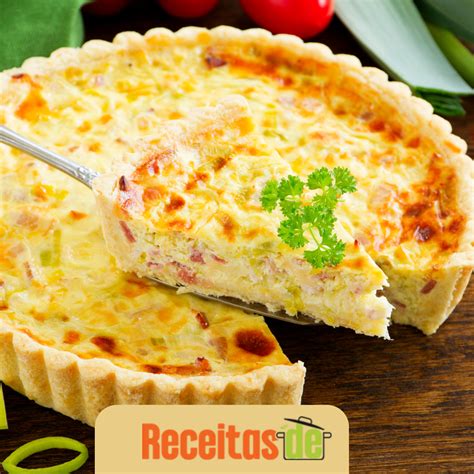 Quiche Lorraine szelet egy tányéron