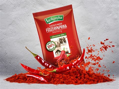 Piros fűszerpaprika por egy kanálon