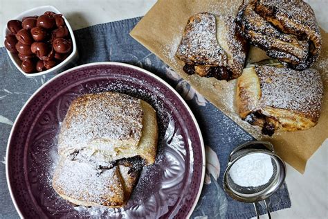 majomkenyér meggyes-csokis töltelékkel