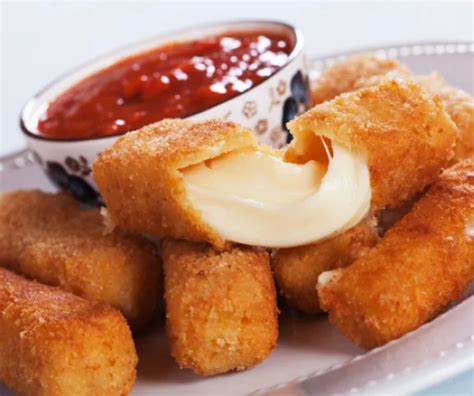 Rántott mozzarella rudacskák