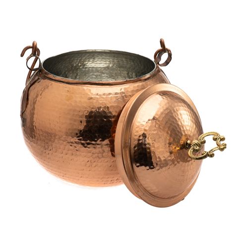 Mágnes tesztelése rézedény alján