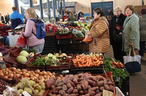 Tavaszi piac primőr zöldségekkel