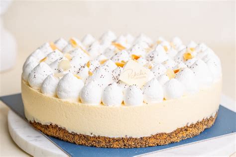 Díszített barack torta