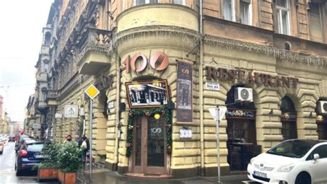 A Király 100 Gasztrosarok bejárata