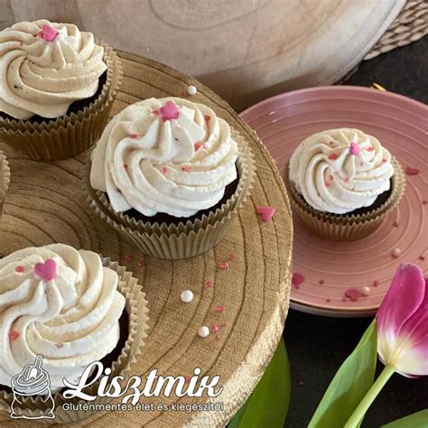 tálba adagolt muffin tészta keverése