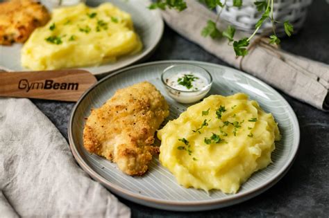 Tányér rántott hússal és krumplipürével