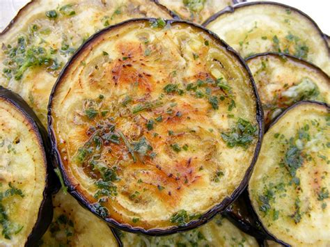 Sült padlizsán szeletek tepsiben