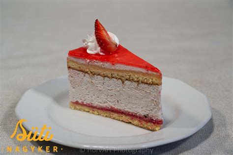 friss gyümölcsös torta szelet