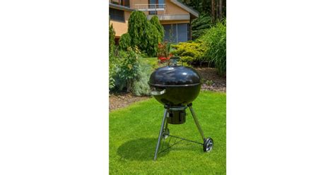 Faszenes grill a kertben