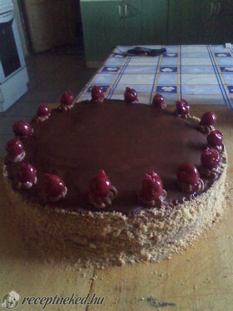 Csokis meggyes mascarpone torta szeletben