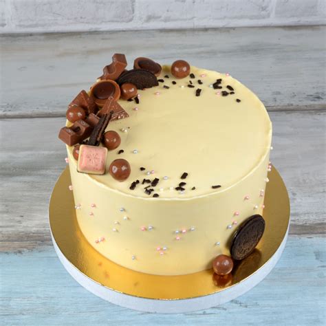 Torta díszítés idénygyümölcsökkel és csokival